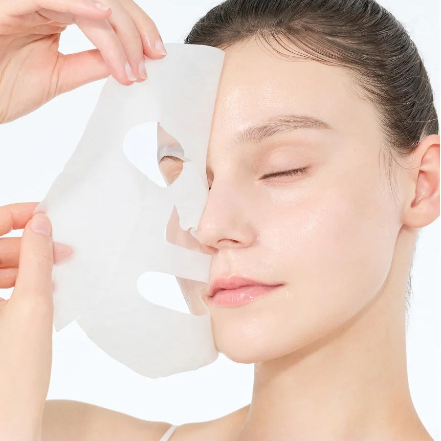 Model applying Candorlov Icy Sheet Mask