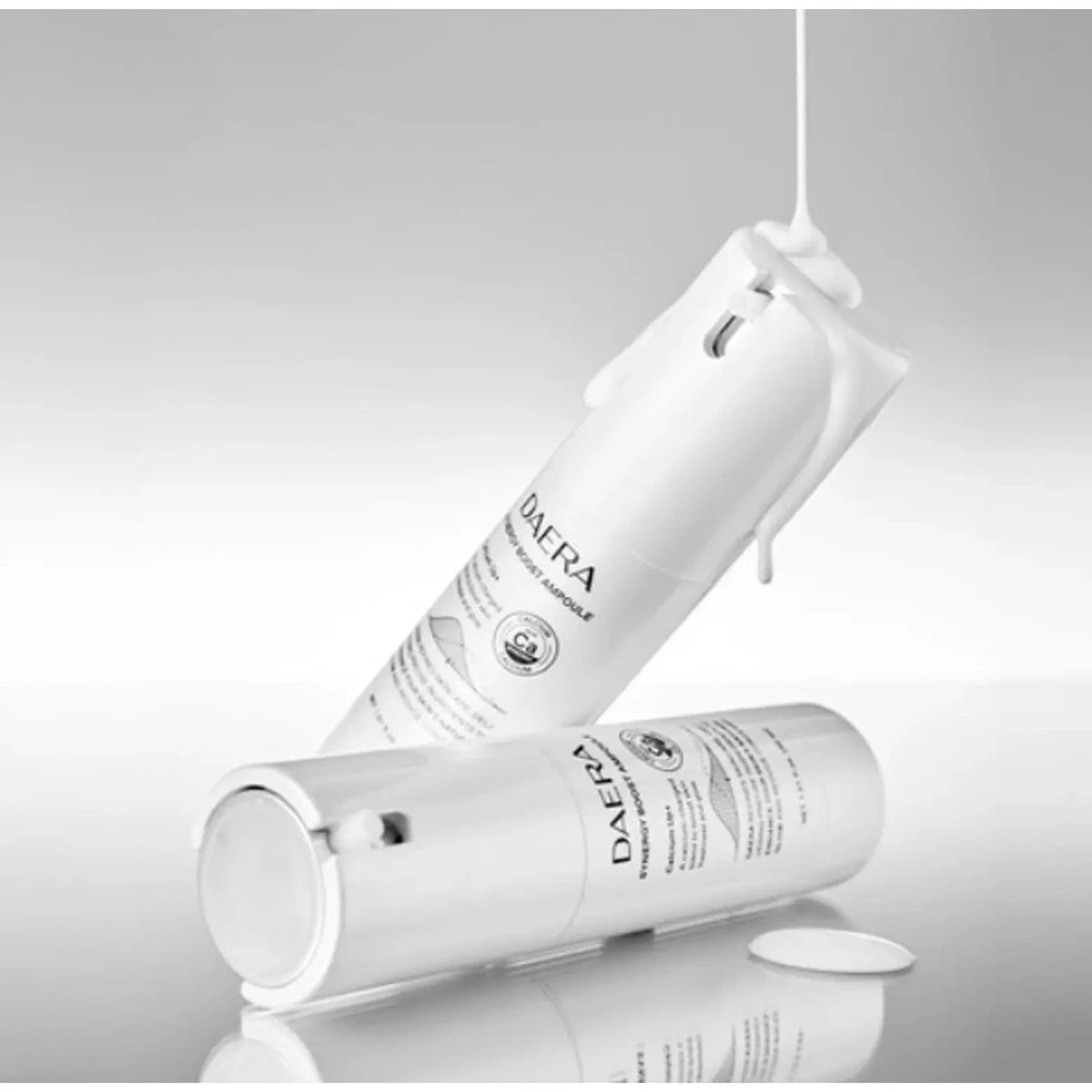 DAERA Synergy Boost Ampoule 30 ml, texture pouring over bottle