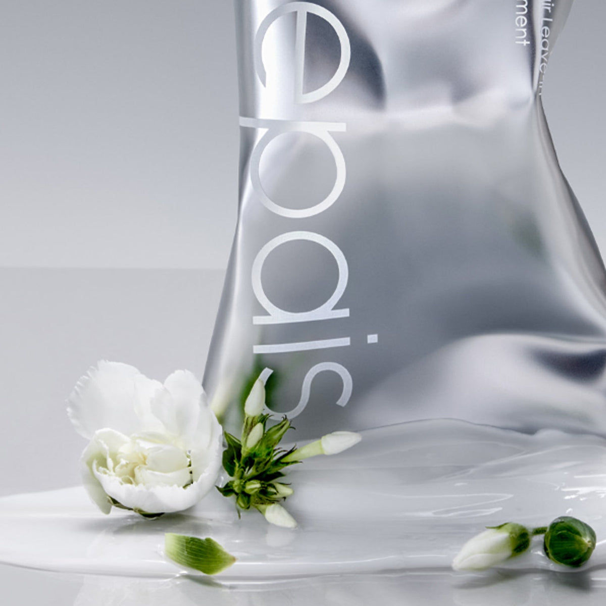 Epais Repair Leave-In Treatment, glossy silky hair look