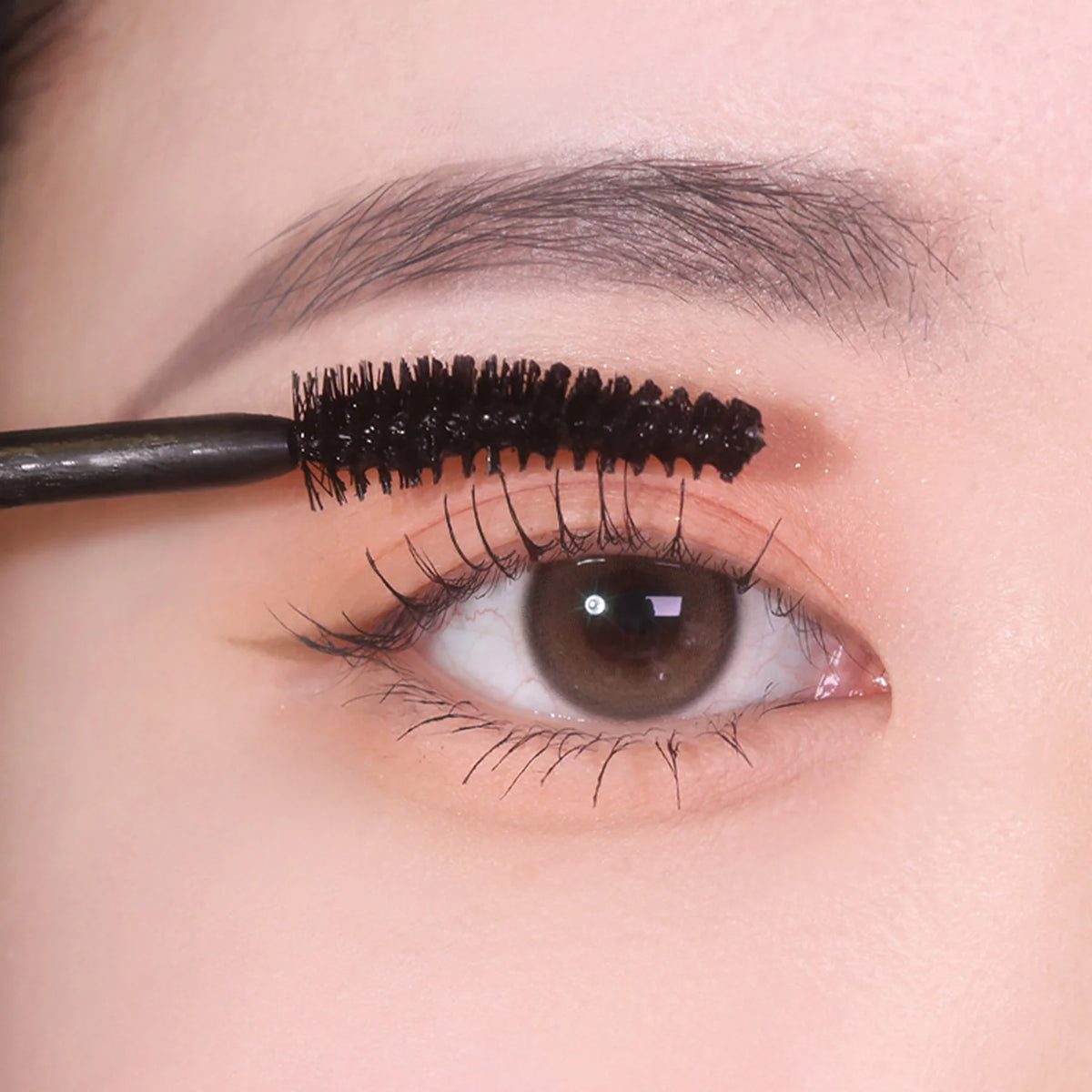 heimish Dailism Smudge Stop Mascara Volume brush applied to lashes