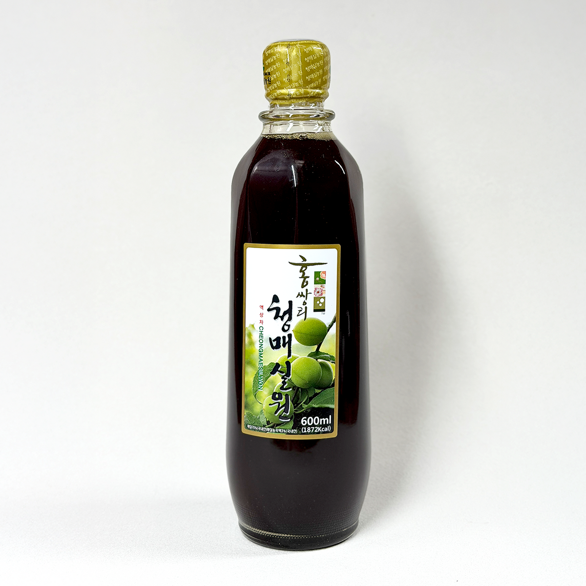 Hongssangri Cheongmaesilwon Korean Green Plum Concentrate 20.3 fl oz (600 ml) — front view of the plum concentrate bottle