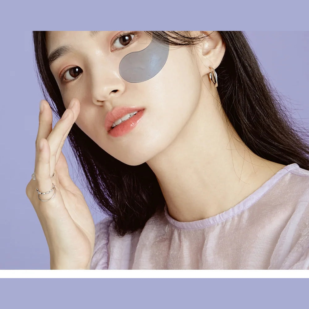 Model wearing tenzero Vita C Hydrogel Eye Patch