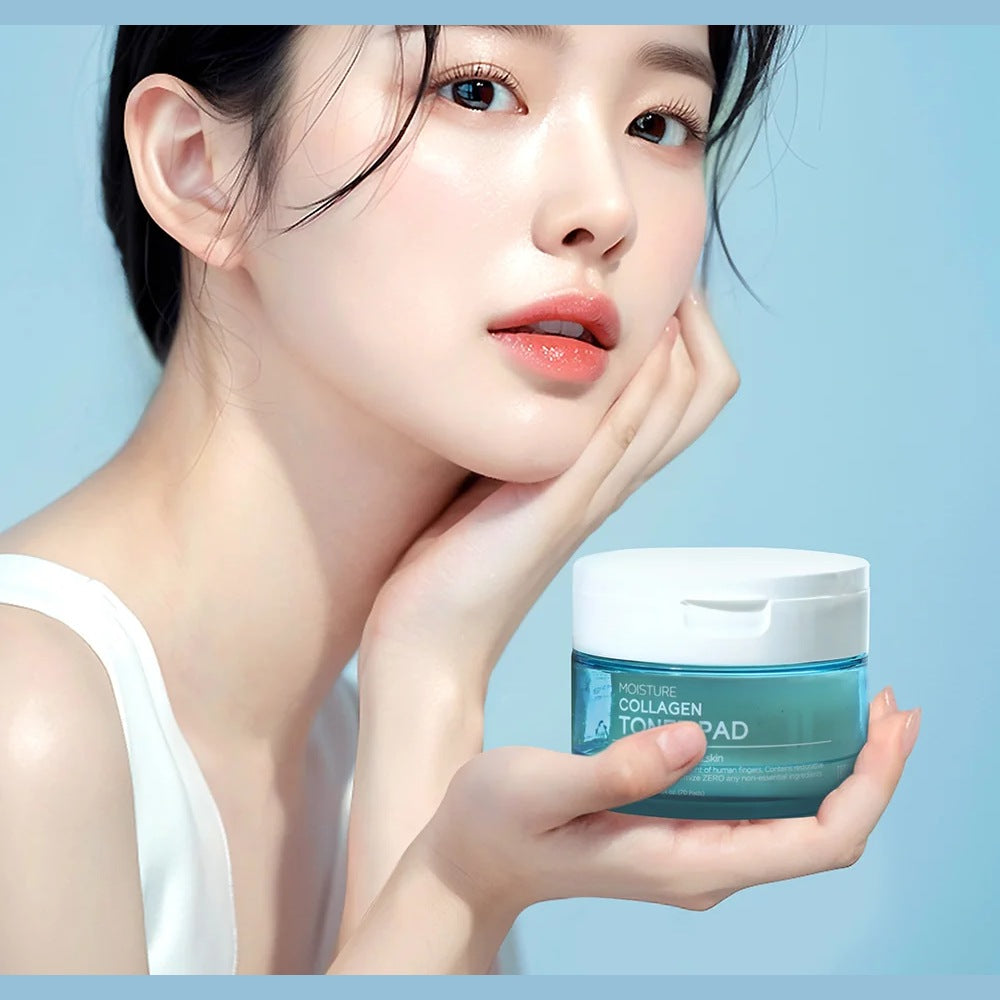 Model holding tenzero Moisture Collagen Toner Pad jar